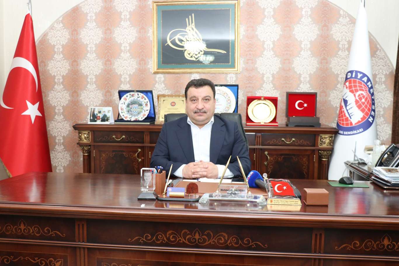 Güldemir: KKTC Anayasa Mahkemesi Kıbrıslı kardeşlerimizin dinini öğrenmesine engel olamayacak! Güldemir: KKTC Anayasa Mahkemesi Kıbrıslı kardeşlerimizin dinini öğrenmesine engel olamayacak!